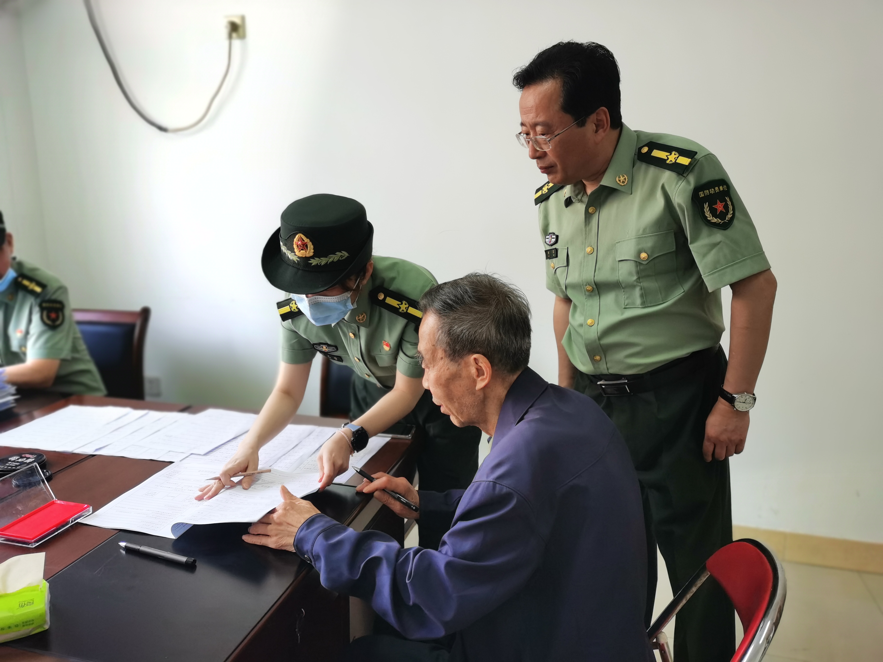 志愿服务进社区 关爱老兵暖人心(图1)