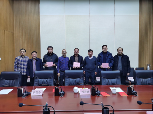 邱勇副院长一行赴富平县调研扶贫工作看望慰问扶贫干部和困难群众(图1)