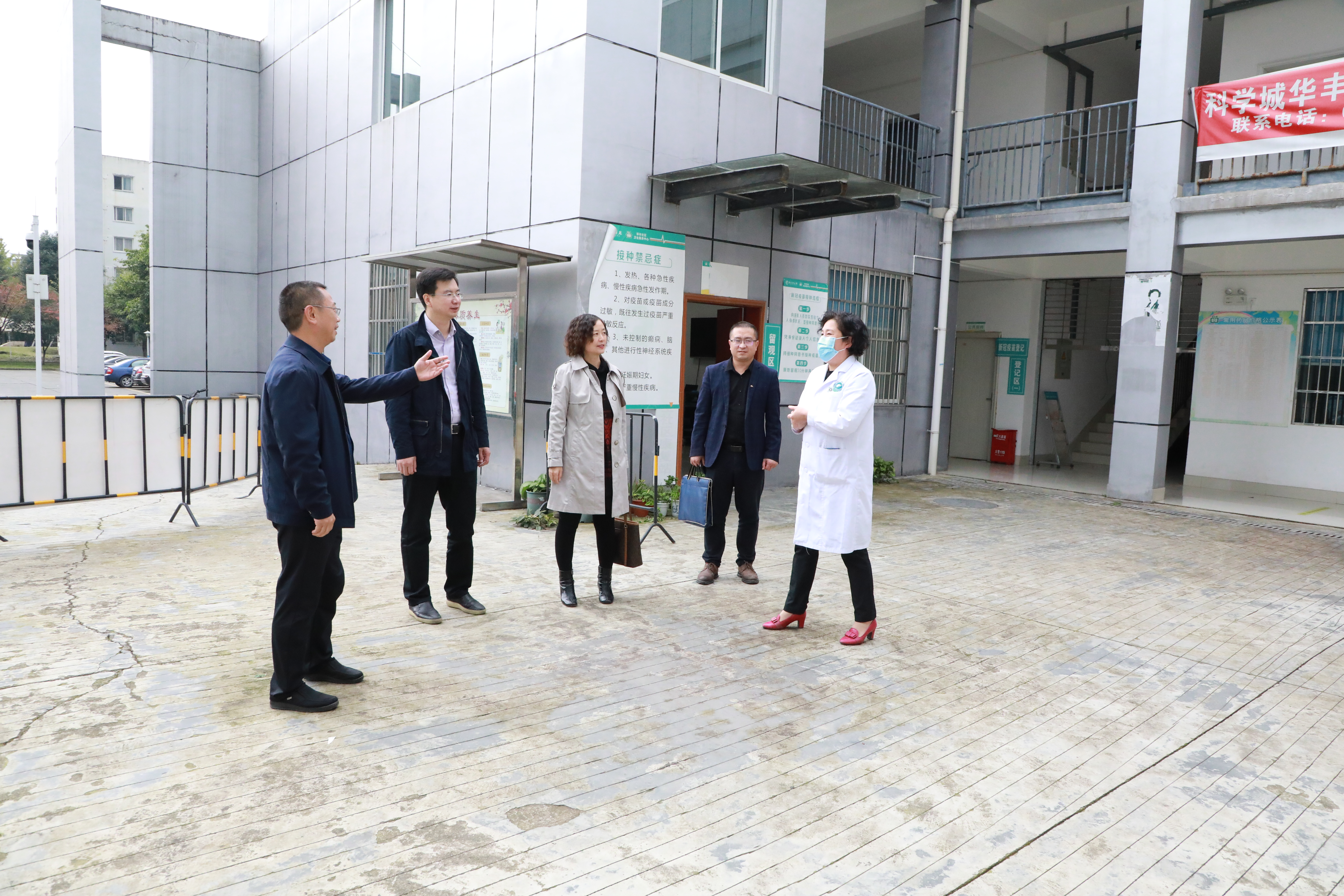 公管部党委副书记廖钰、副部长苗红波 莅临九〇三医院调研指导工作(图2)