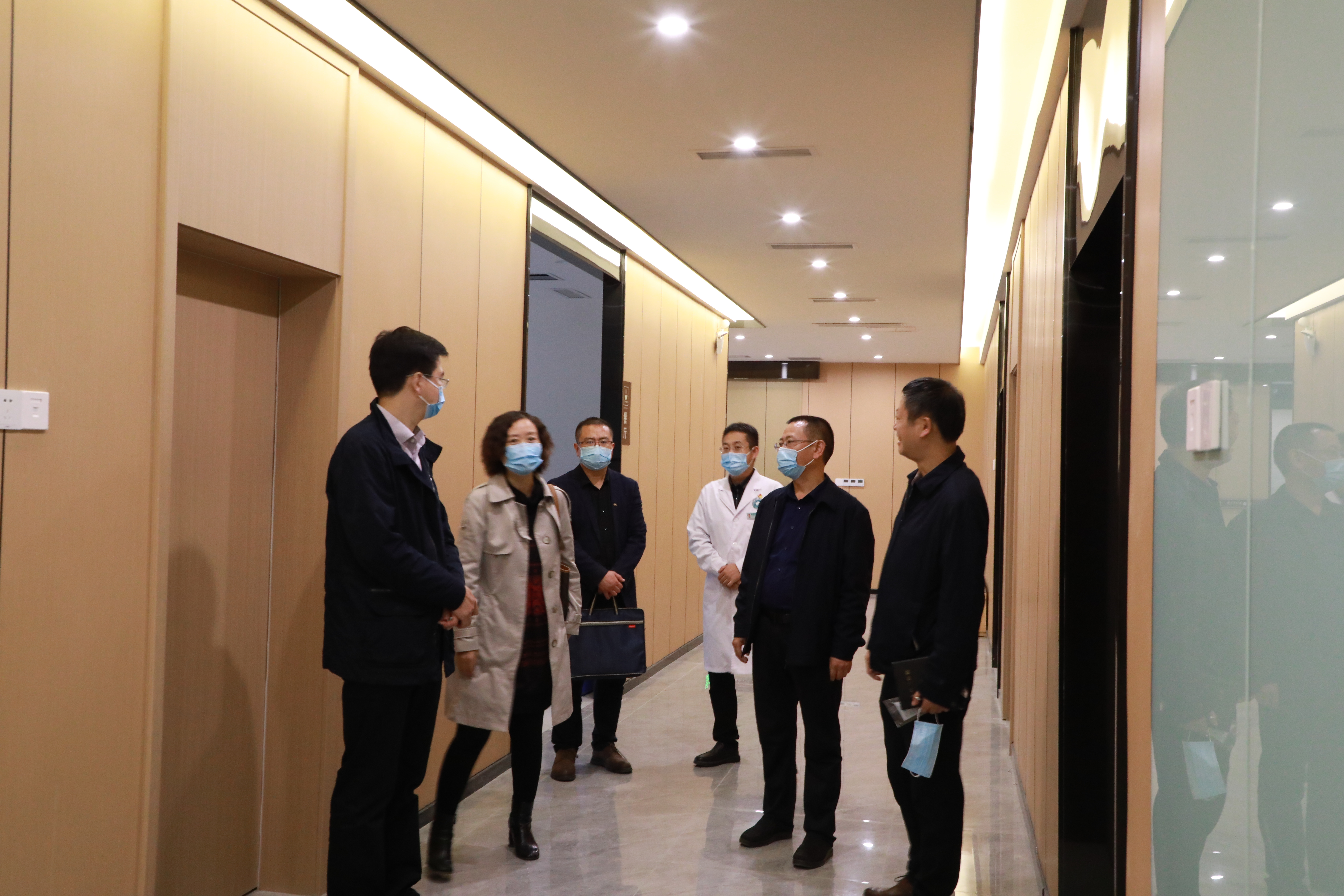 公管部党委副书记廖钰、副部长苗红波 莅临九〇三医院调研指导工作(图3)