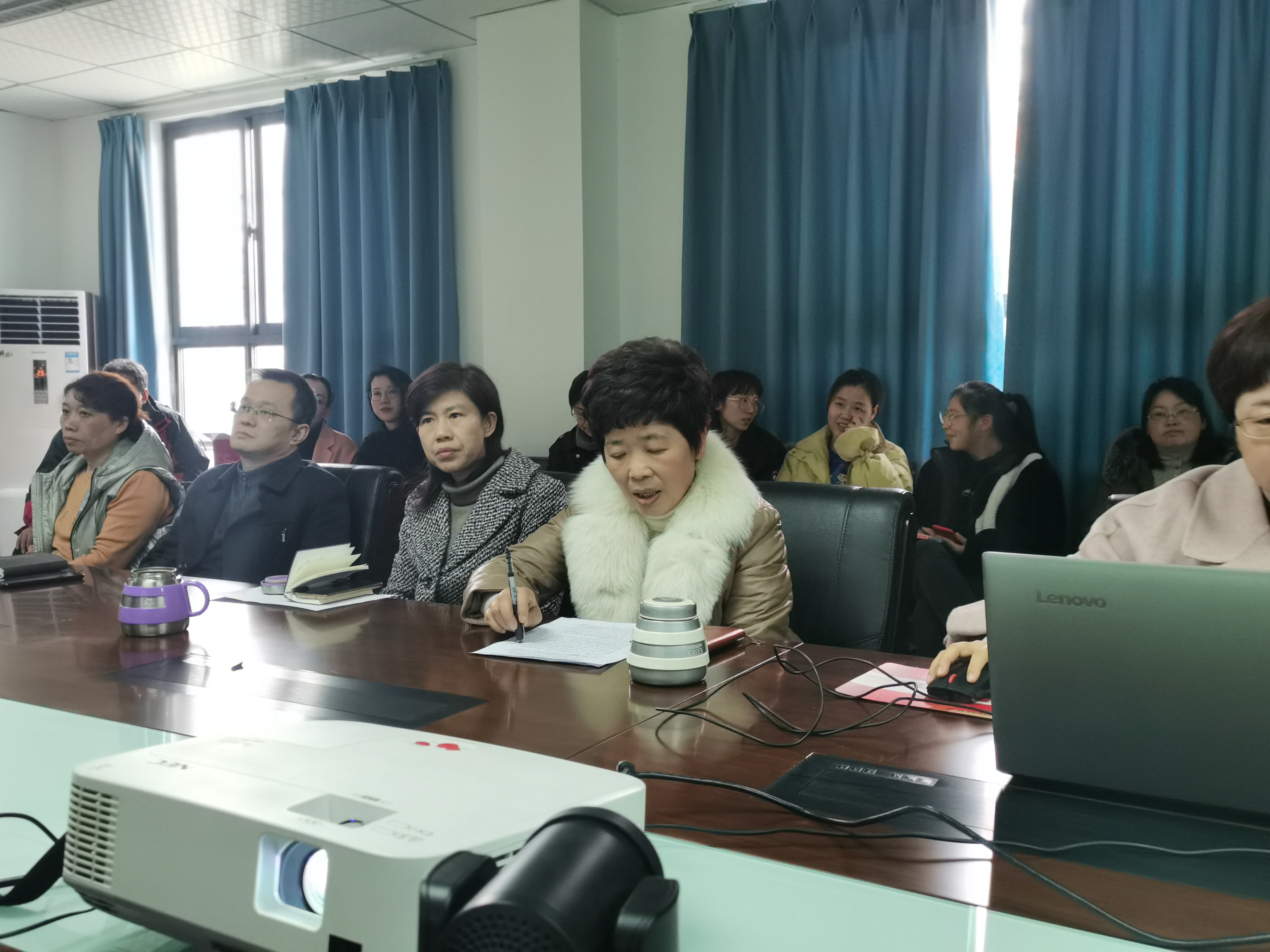 迅速掀起学习贯彻党的十九届六中全会精神热潮(图2) 迅速掀起学习贯彻党的十九届六中全会精神热潮(图2)