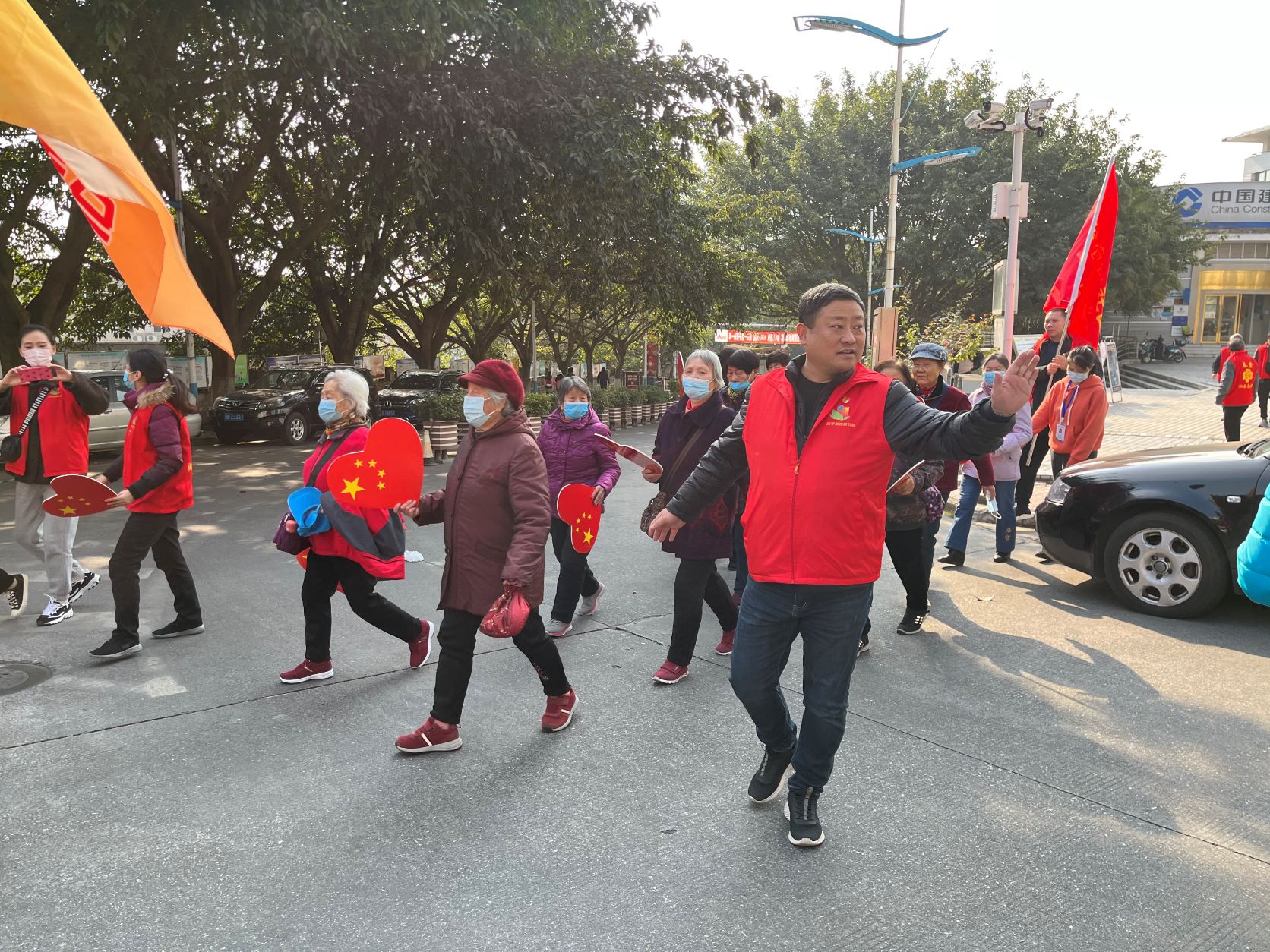 绿色健步走 志愿服务伴您行 ——社区管理服务中心党支部“党史学习教育”主题志愿者服务活动(图1) 绿色健步走 志愿服务伴您行 ——社区管理服务中心党支部“党史学习教育”主题志愿者服务活动(图1)