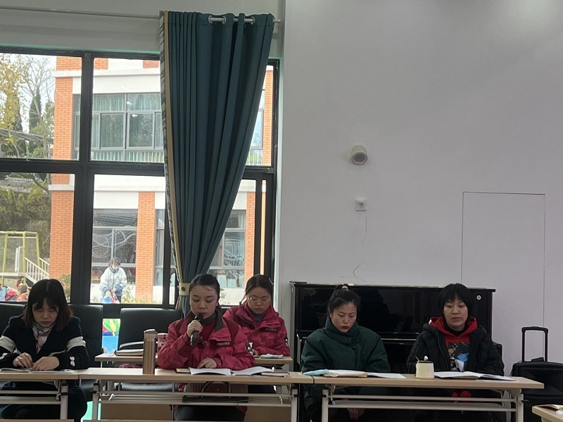 凝聚新力量  焕发新活力--幼托中心党支部召开发展党员及预备党员转正大会(图2)