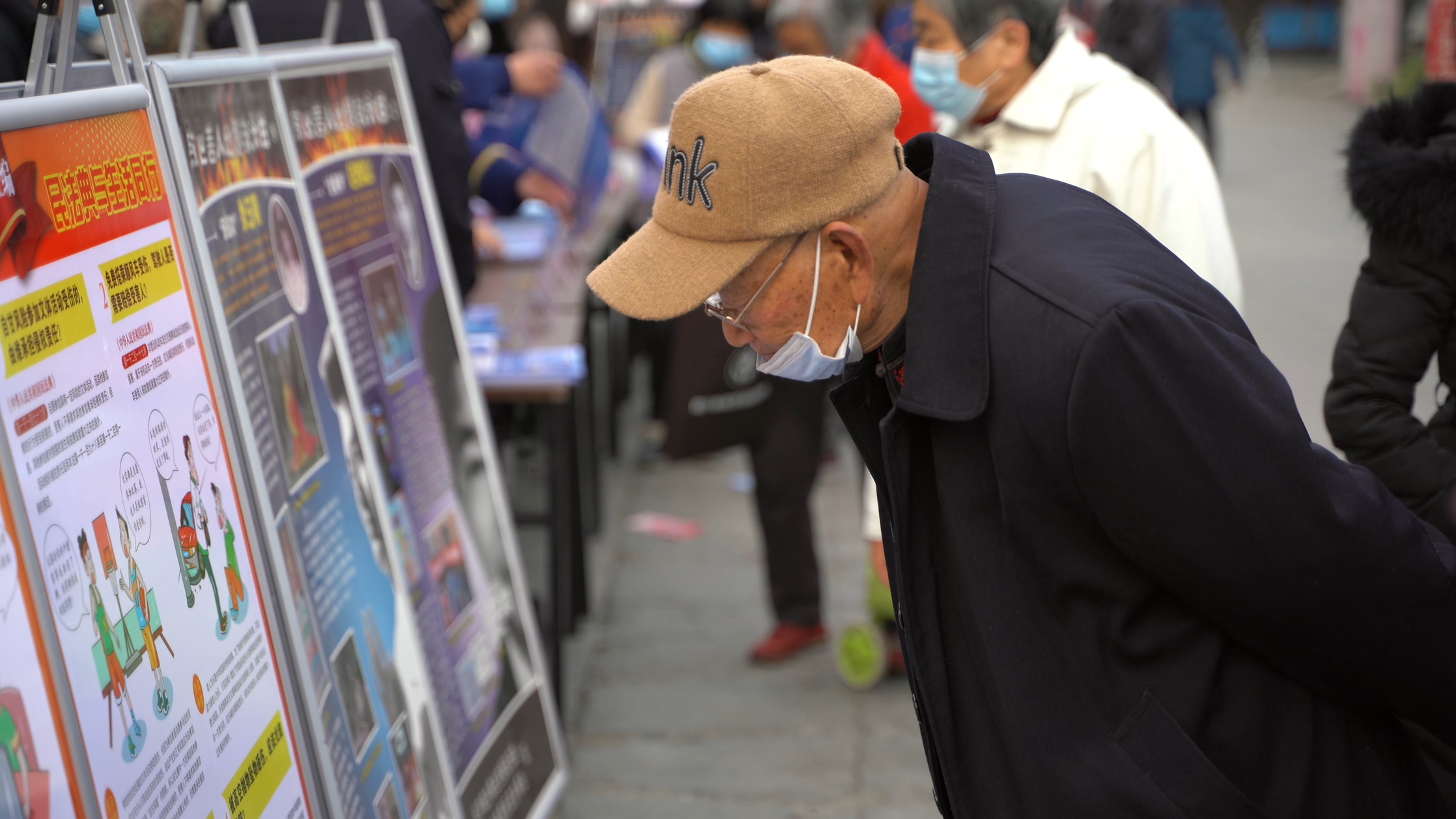 科学城开展“12•4”国家宪法日宣传活动(图8) 科学城开展“12•4”国家宪法日宣传活动(图8)