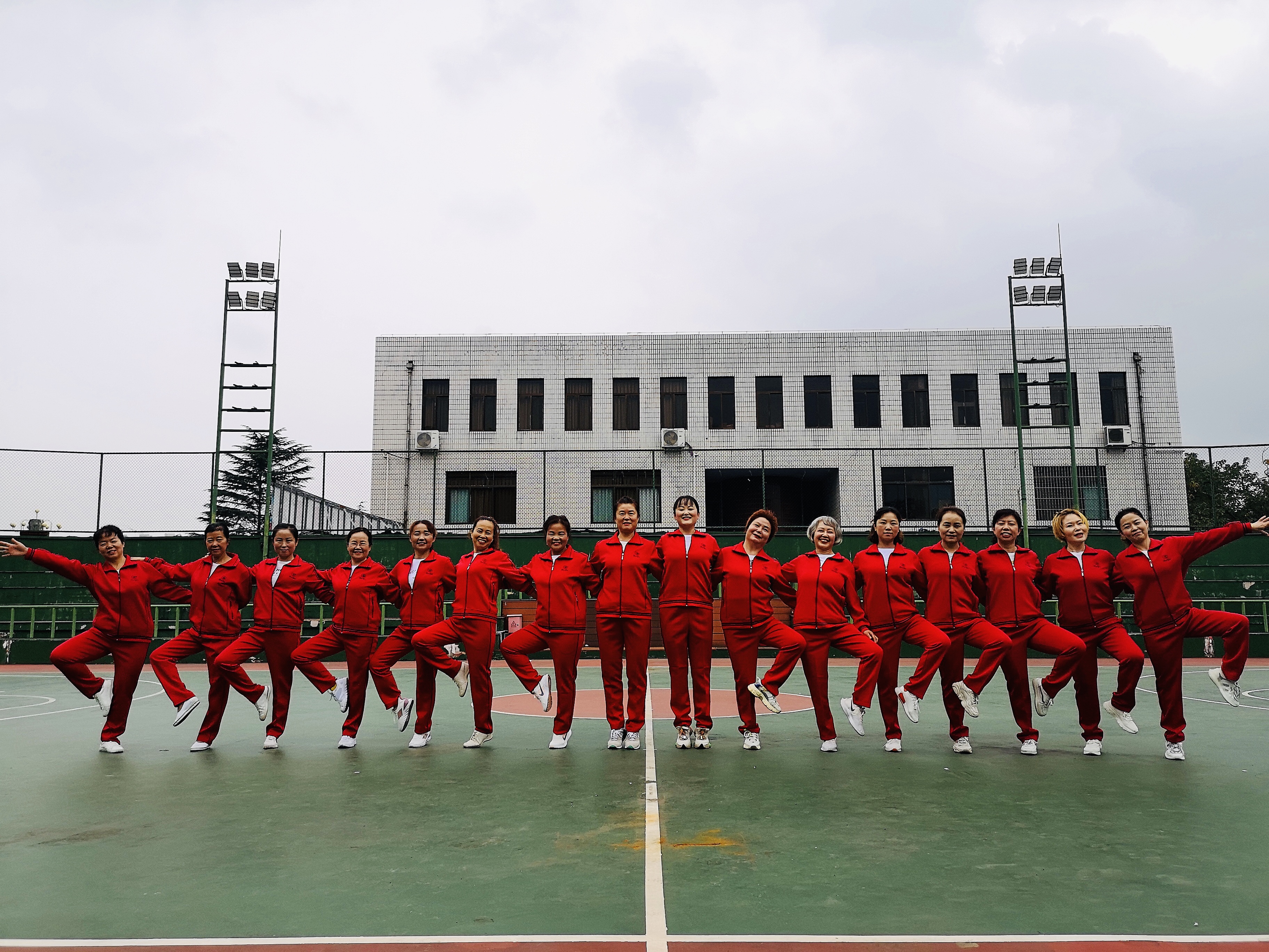 乘风破浪 舞动年华(图3)