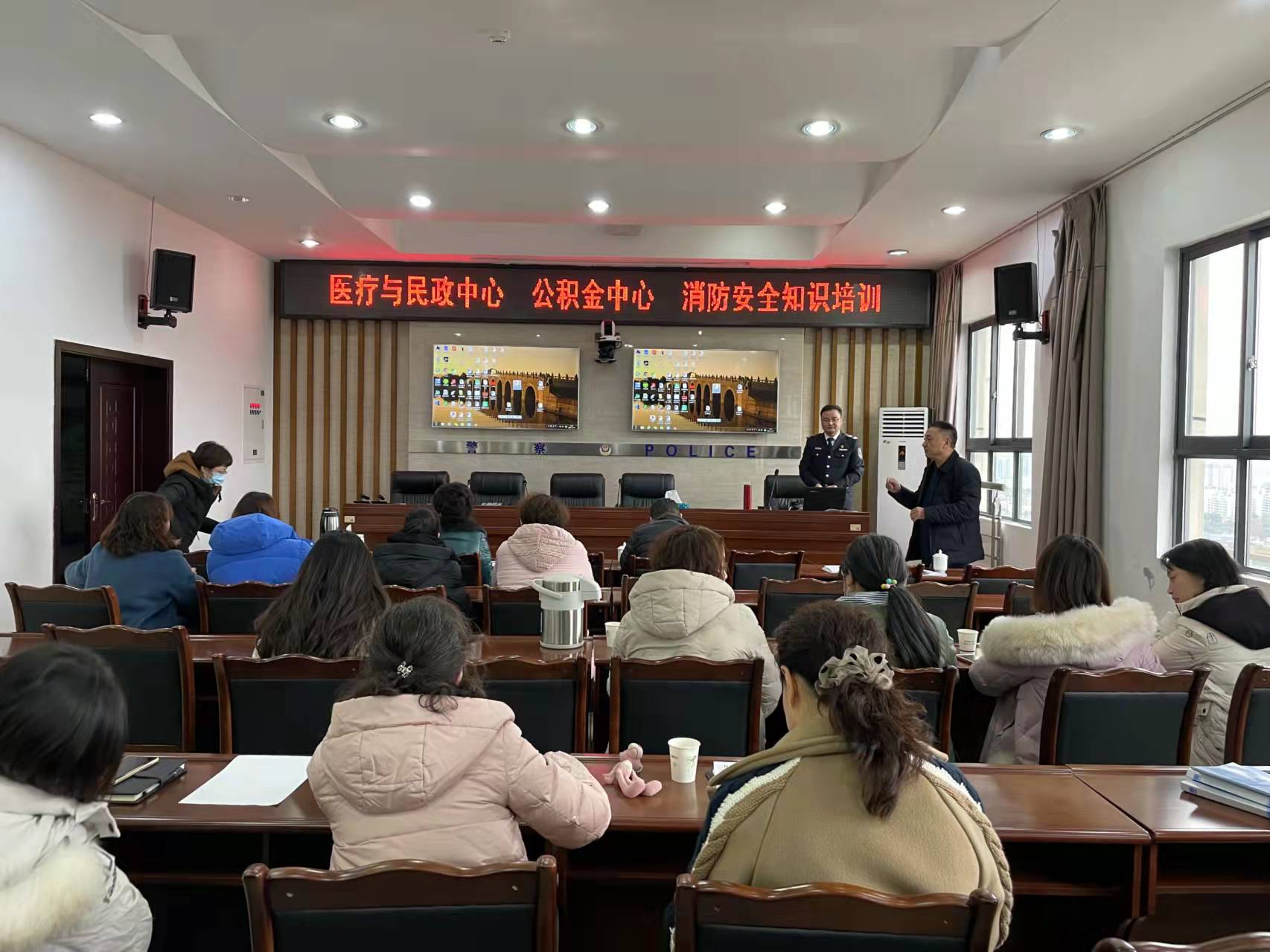 卫生健康与社会保障中心开展“百日安全无事故”消防安全知识培训(图2) 卫生健康与社会保障中心开展“百日安全无事故”消防安全知识培训(图2)