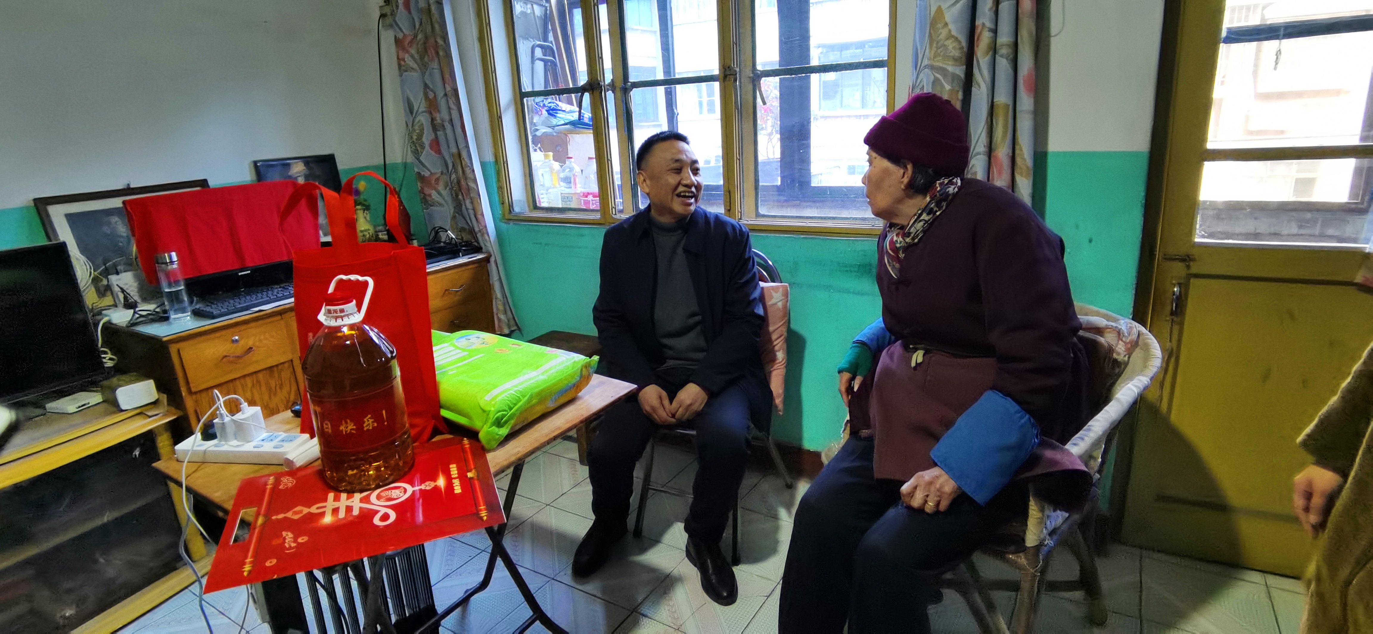 寒冬送关怀 慰问暖人心(图2) 寒冬送关怀 慰问暖人心(图2)