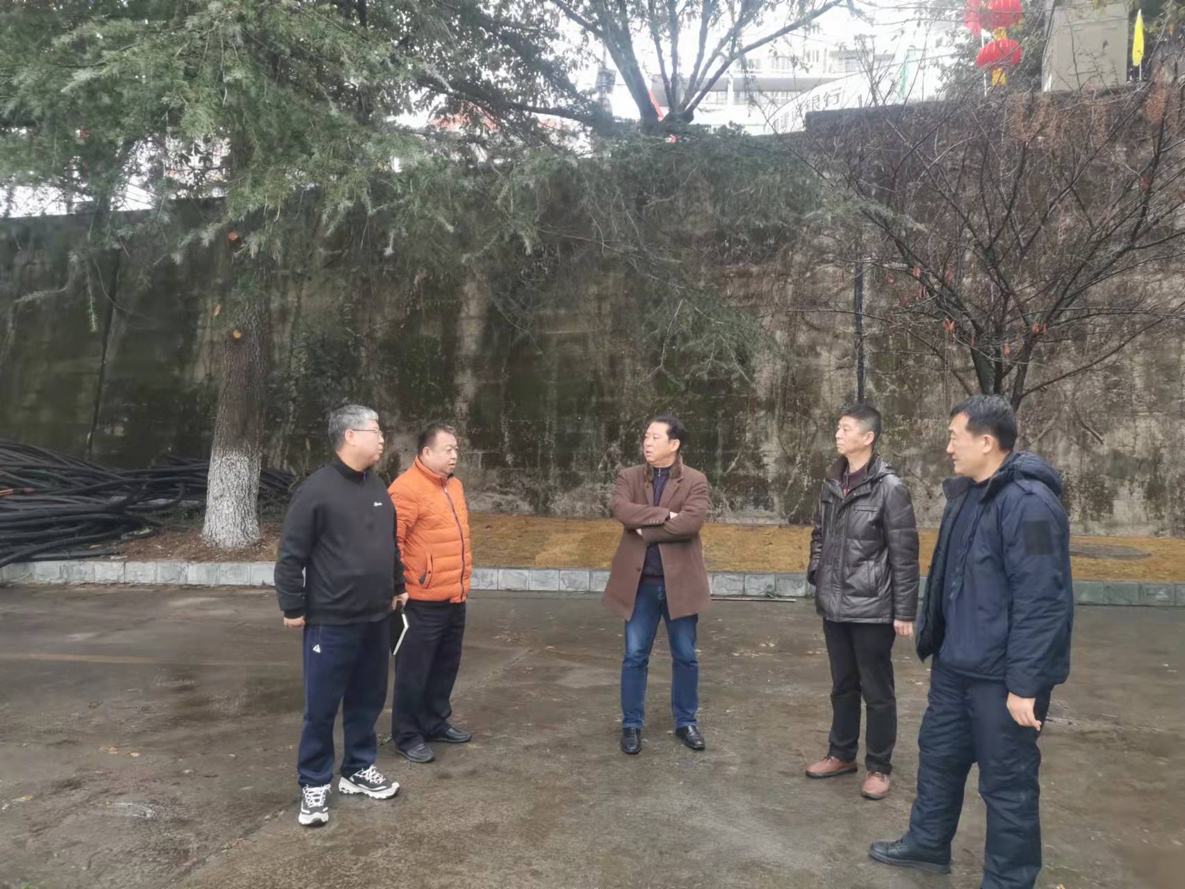 公管部副部长黎晓冬春节前慰问应急管理大队全体指战员(图2)