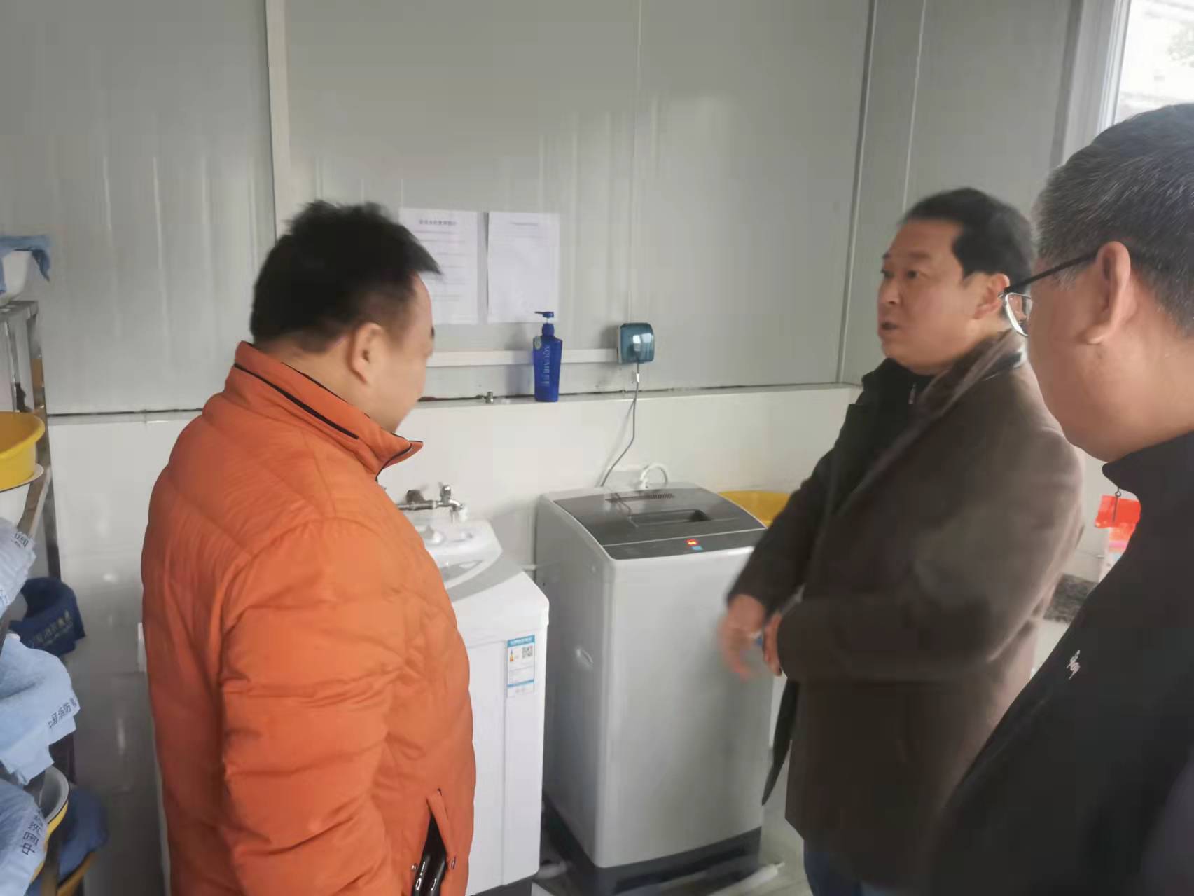公管部副部长黎晓冬春节前慰问应急管理大队全体指战员(图3)