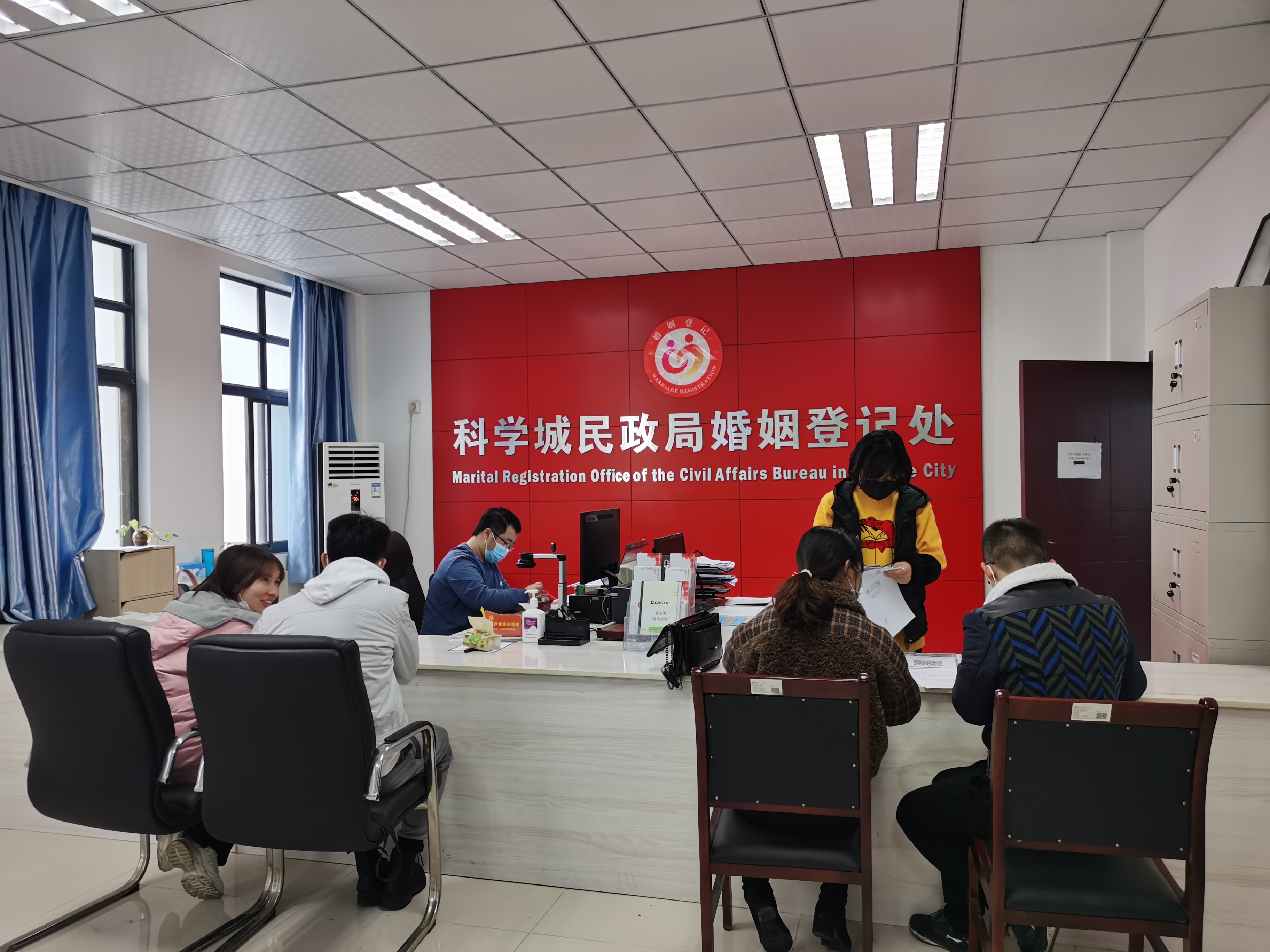 科学城民政局婚姻登记处多措并举应对登记热潮(图1) 科学城民政局婚姻登记处多措并举应对登记热潮(图1)