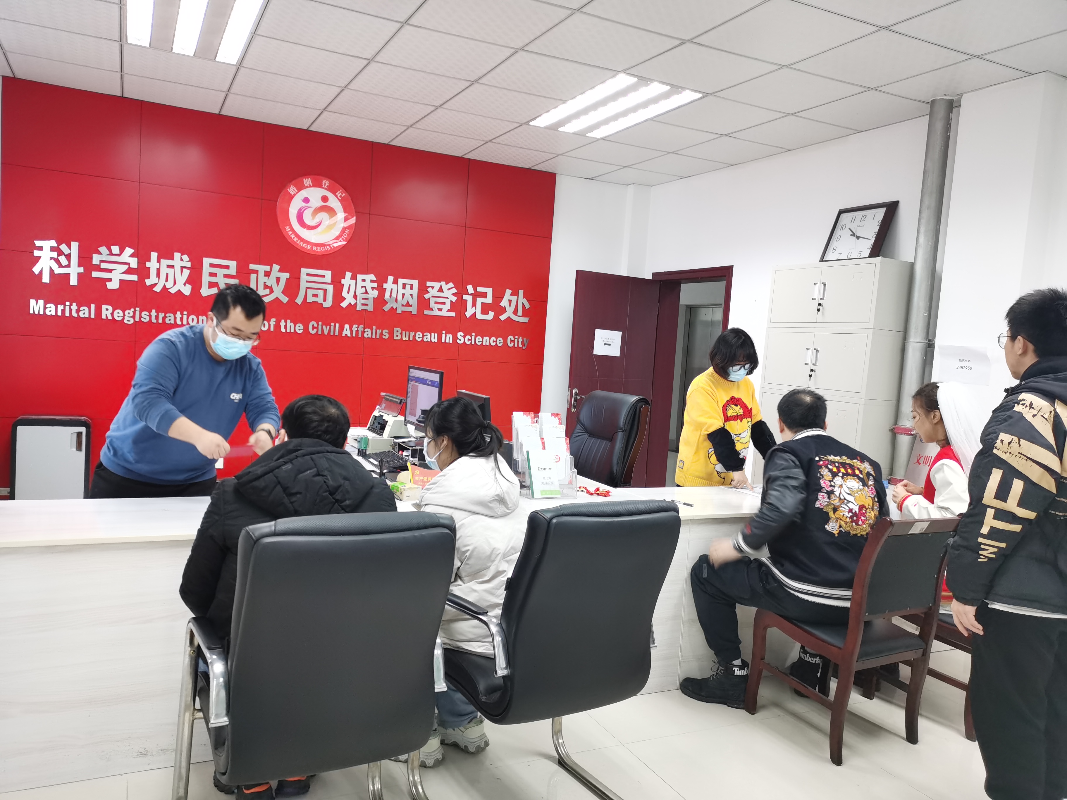 科学城民政局婚姻登记处多措并举应对登记热潮(图2) 科学城民政局婚姻登记处多措并举应对登记热潮(图2)