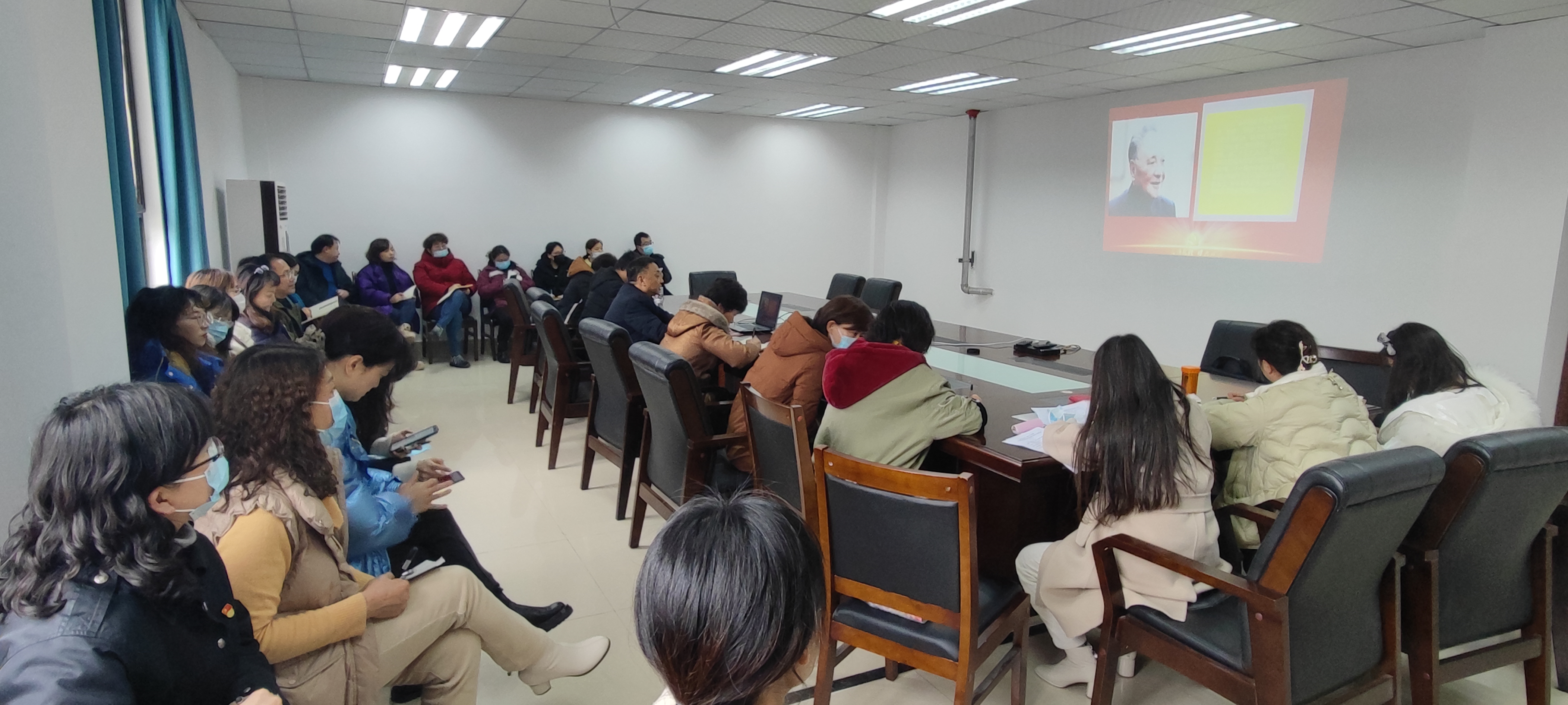 卫生健康与社会保障中心党支部举行支部书记讲党课主题党日活动(图1) 卫生健康与社会保障中心党支部举行支部书记讲党课主题党日活动(图1)