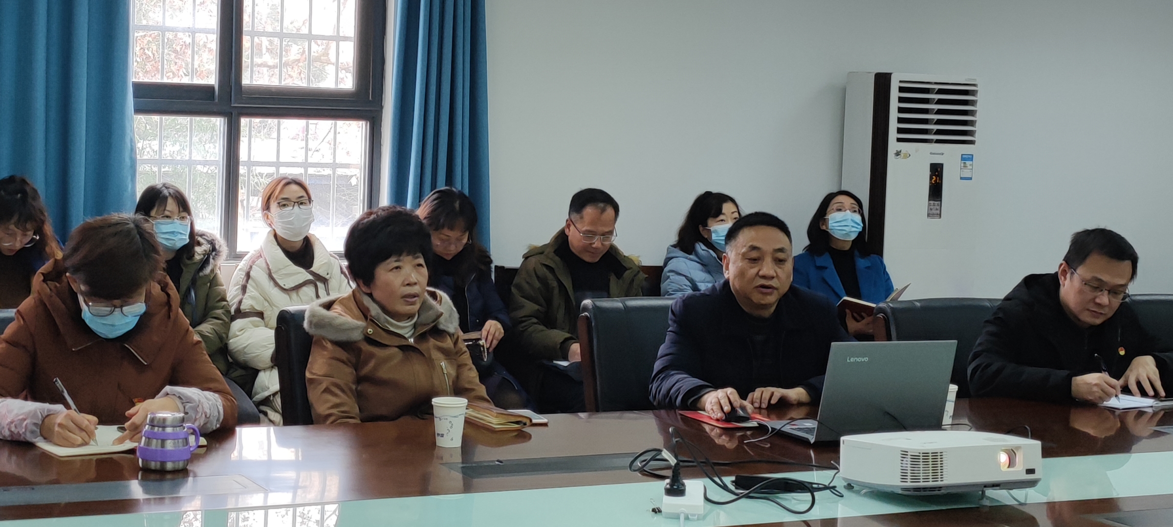 卫生健康与社会保障中心党支部举行支部书记讲党课主题党日活动(图2) 卫生健康与社会保障中心党支部举行支部书记讲党课主题党日活动(图2)