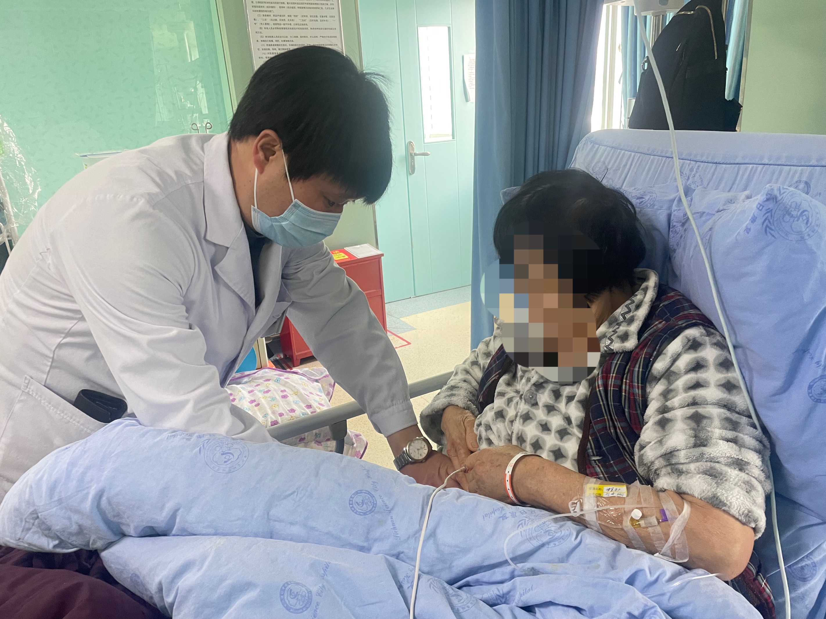 护“心”天团联手  一老一小重获“心生”(图2)