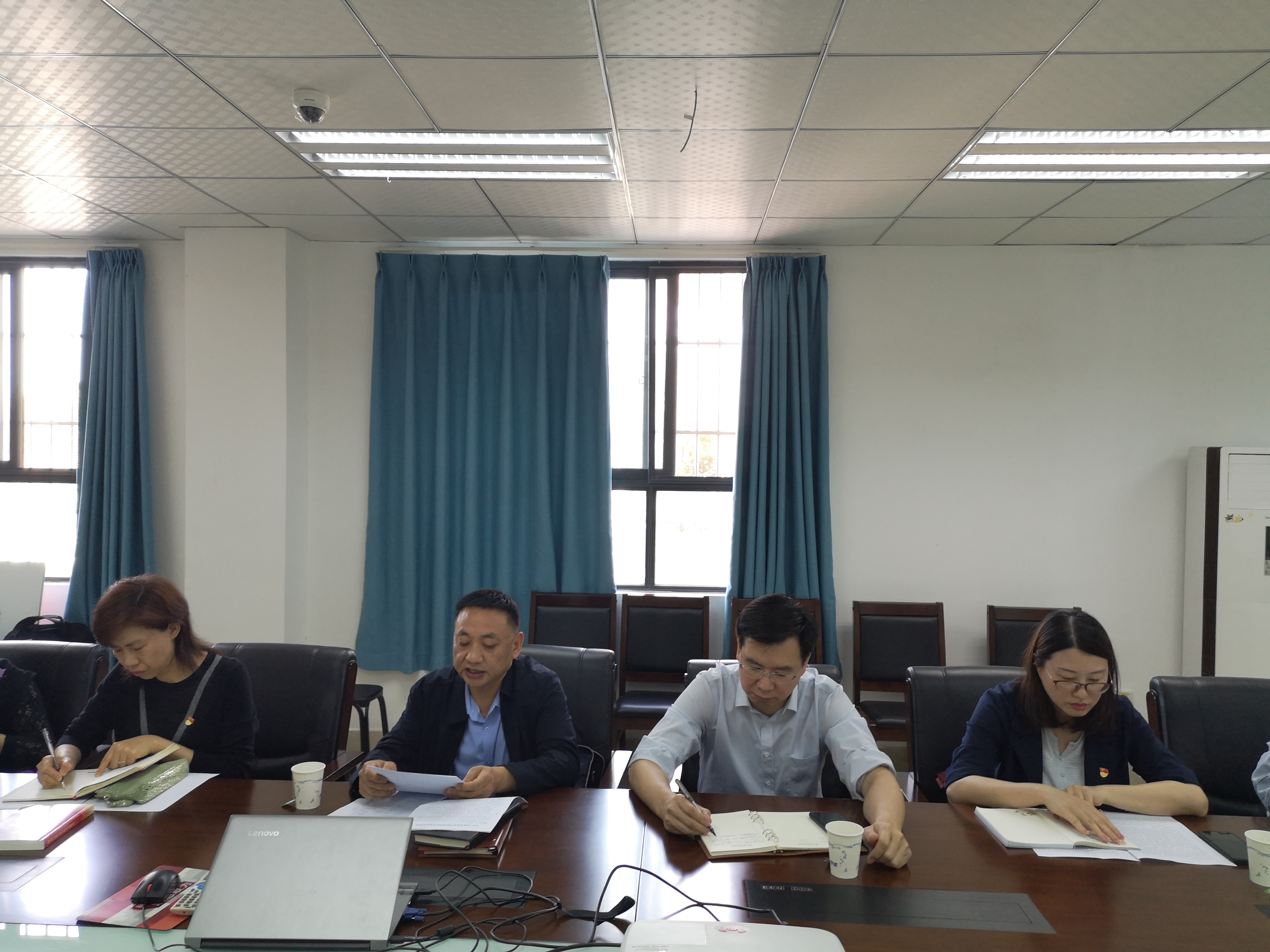 医疗与民政中心党支部召开2021年度组织生活会(图2) 医疗与民政中心党支部召开2021年度组织生活会(图2)