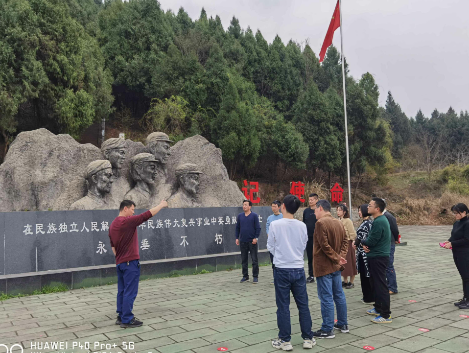 政法与武装部支部开展实地见学活动(图1) 政法与武装部支部开展实地见学活动(图1)