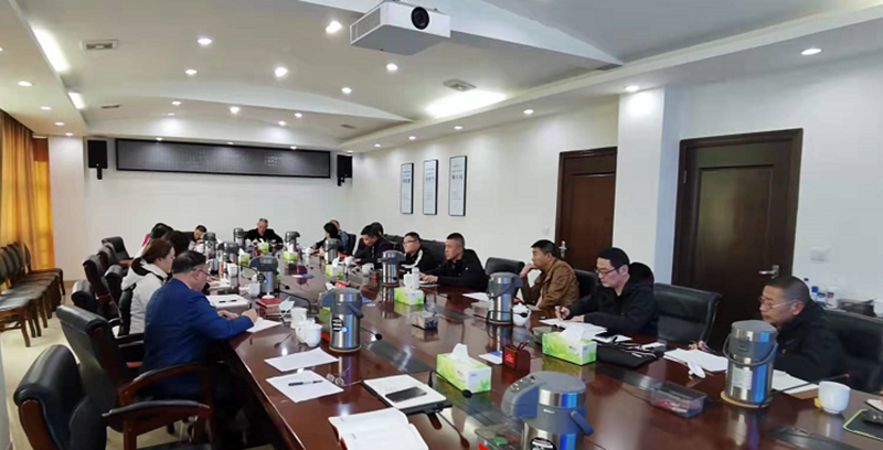 民主评议摆问题   批评帮助促提升(图1)