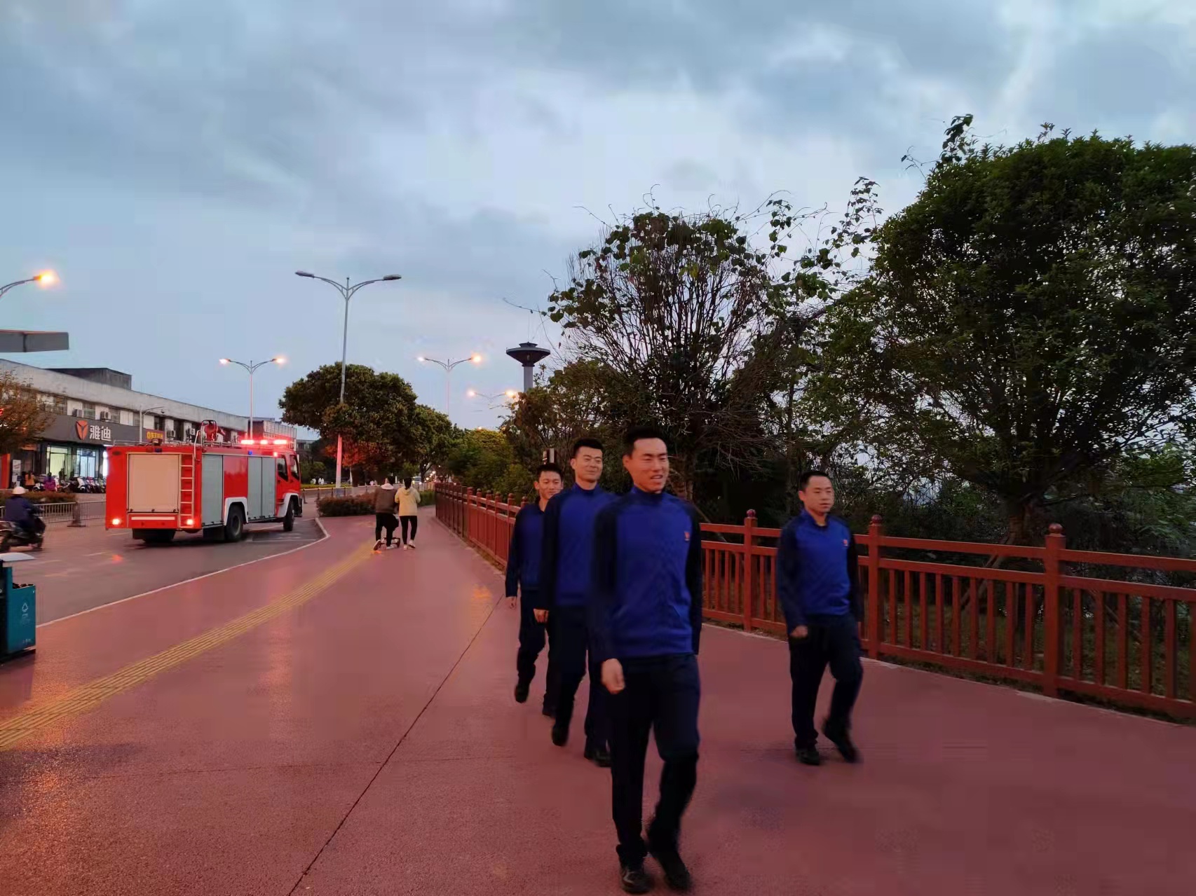 城管中心圆满完成清明节期间消防安全保障任务(图1)