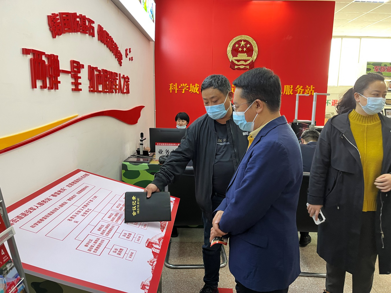 绵阳市退役军人事务局到春雷街道 退役军人服务站检查指导工作(图3)