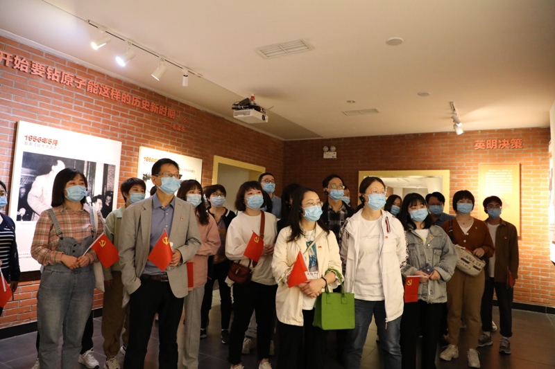 弘扬两弹精神 传承红色基因  九〇三医院机关党支部赴“两弹城”开展党建带团建主题教育活动(图3)