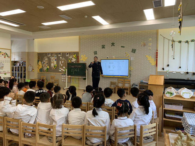 “税润童心 筑梦成长”—— 税收宣传进校园(图2) “税润童心 筑梦成长”—— 税收宣传进校园(图2)