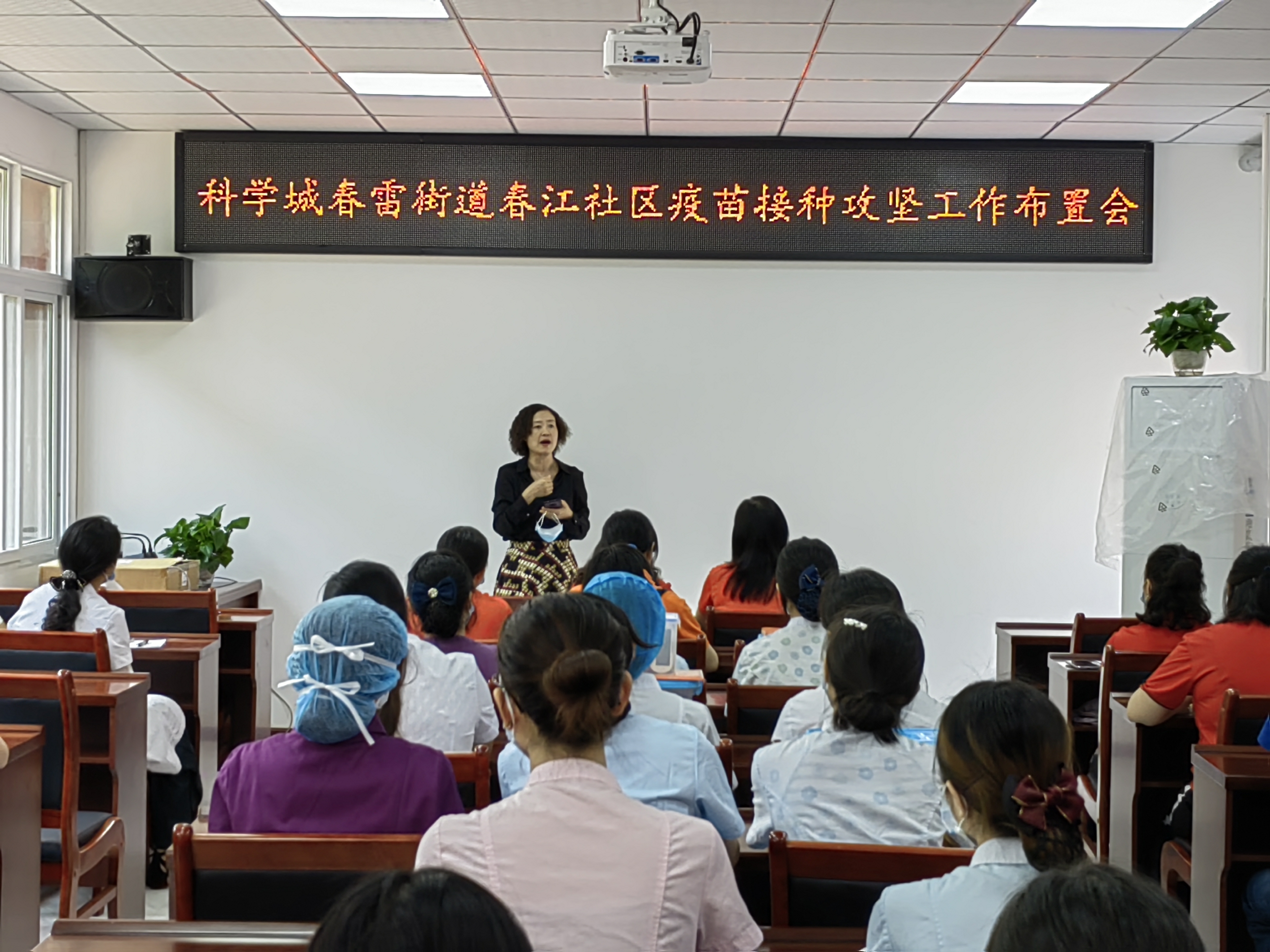 多措并举 全力攻坚---科学城掀起60岁以上老年人疫苗接种攻坚热潮(图8) 多措并举 全力攻坚---科学城掀起60岁以上老年人疫苗接种攻坚热潮(图8)