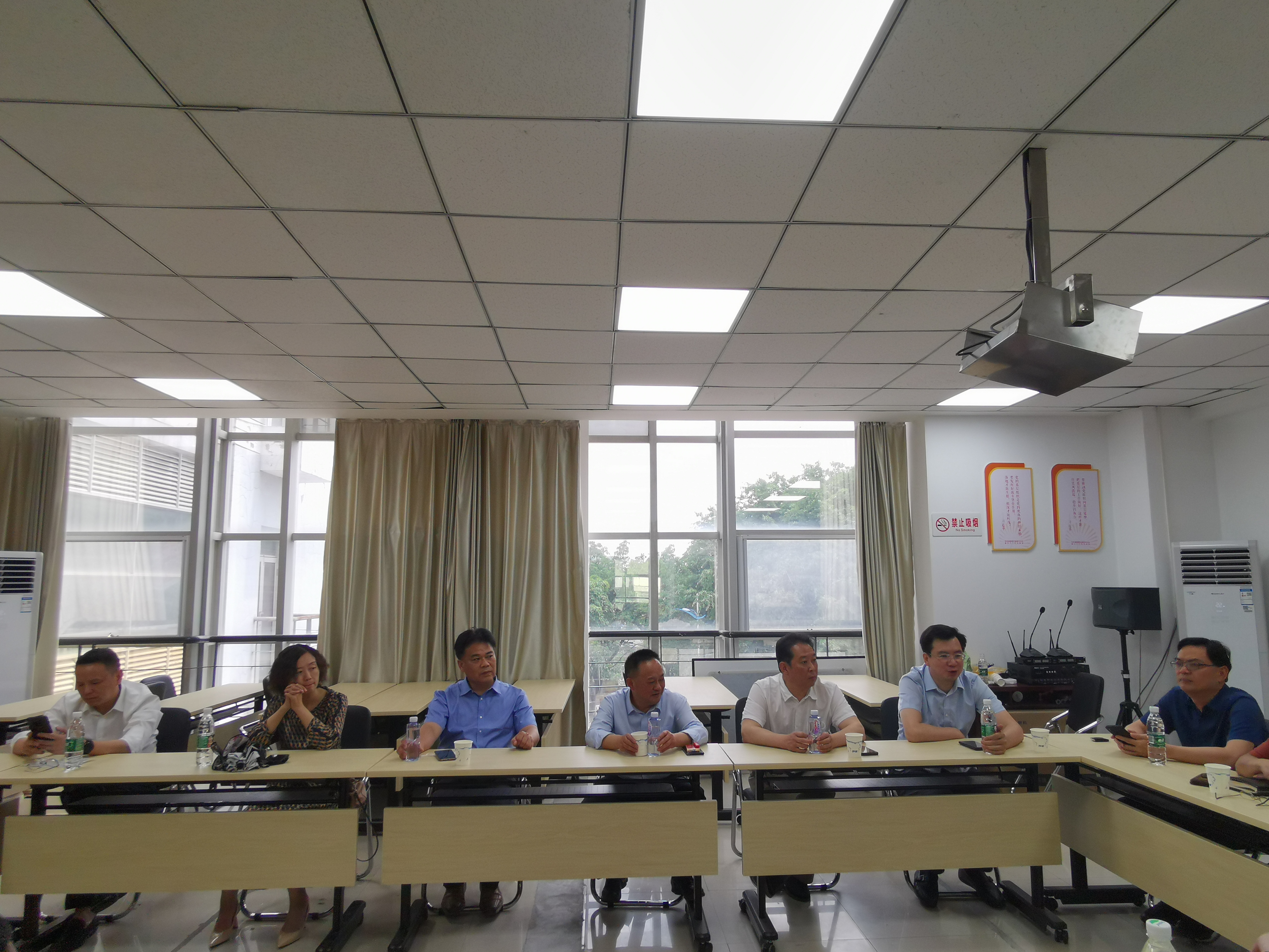 多措并举 全力攻坚---科学城掀起60岁以上老年人疫苗接种攻坚热潮(图3) 多措并举 全力攻坚---科学城掀起60岁以上老年人疫苗接种攻坚热潮(图3)