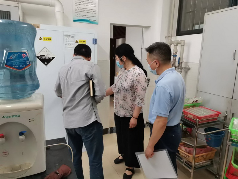 科学城教育和体育局 开展学校校舍、实验室危化品安全专项检查(图2)