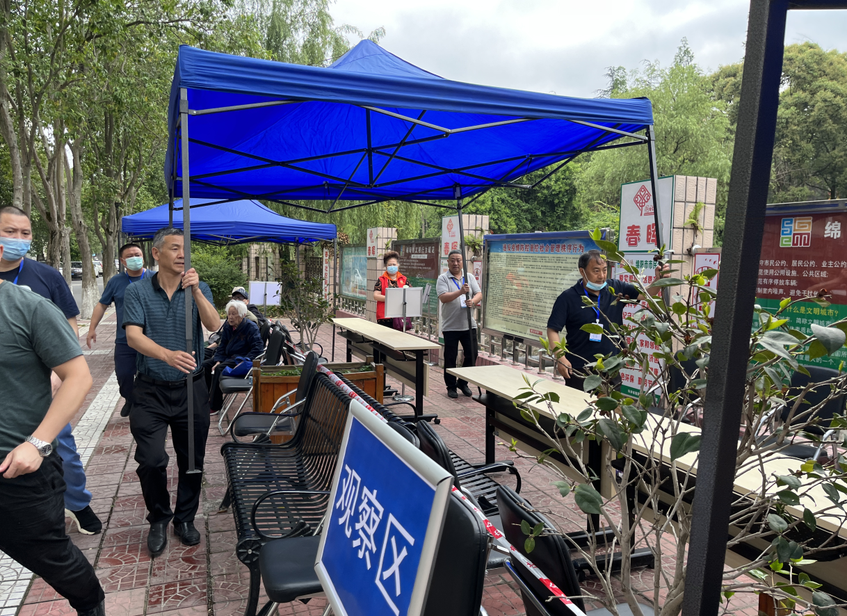 “加强老年人疫苗接种,筑牢社区免疫屏障” ——科学城春雷街道组织开展60岁以上老年人疫苗接种攻坚行动(图3) “加强老年人疫苗接种,筑牢社区免疫屏障” ——科学城春雷街道组织开展60岁以上老年人疫苗接种攻坚行动(图3)