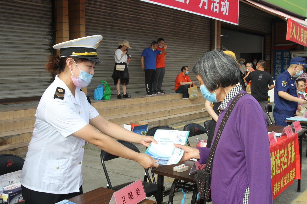 科学城卫健委2022年 安全生产月暨”6.5”环境日宣传活动(图2) 科学城卫健委2022年 安全生产月暨”6.5”环境日宣传活动(图2)