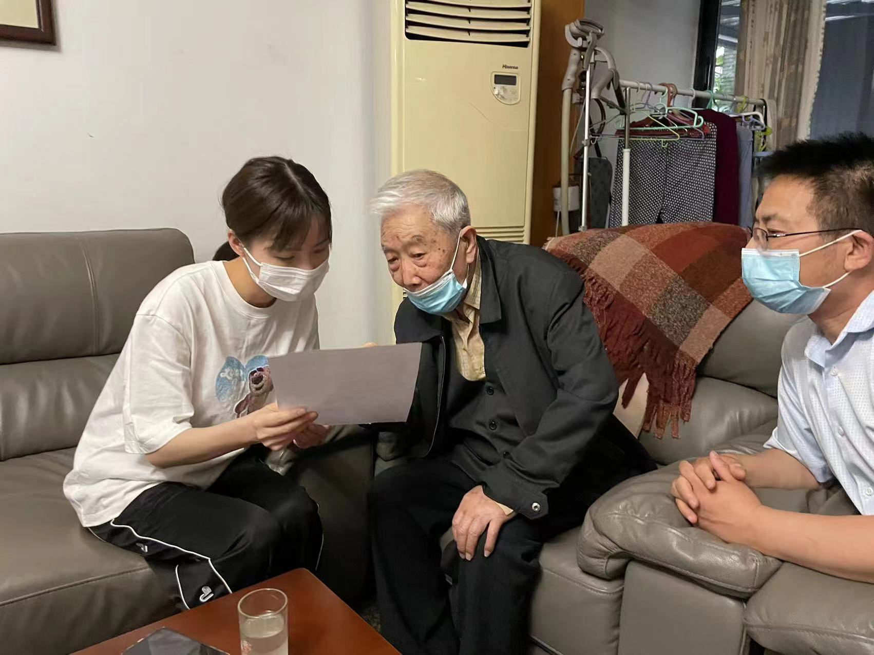 抗疫服务两手抓 社保便民职工夸--科学城社保局年内首次赴成都报销医疗费用(图5) 抗疫服务两手抓 社保便民职工夸--科学城社保局年内首次赴成都报销医疗费用(图5)