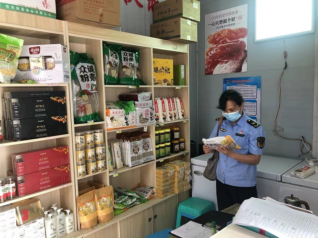 科学城市场监管局对辖区扶贫产品经营单位开展监督检查(图4)
