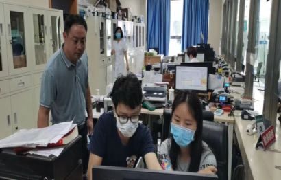 保障参保职工利益 提升医疗服务水平—社保局组织召开定点医疗机构培训暨服务协议签订会(图4) 保障参保职工利益 提升医疗服务水平—社保局组织召开定点医疗机构培训暨服务协议签订会(图4)