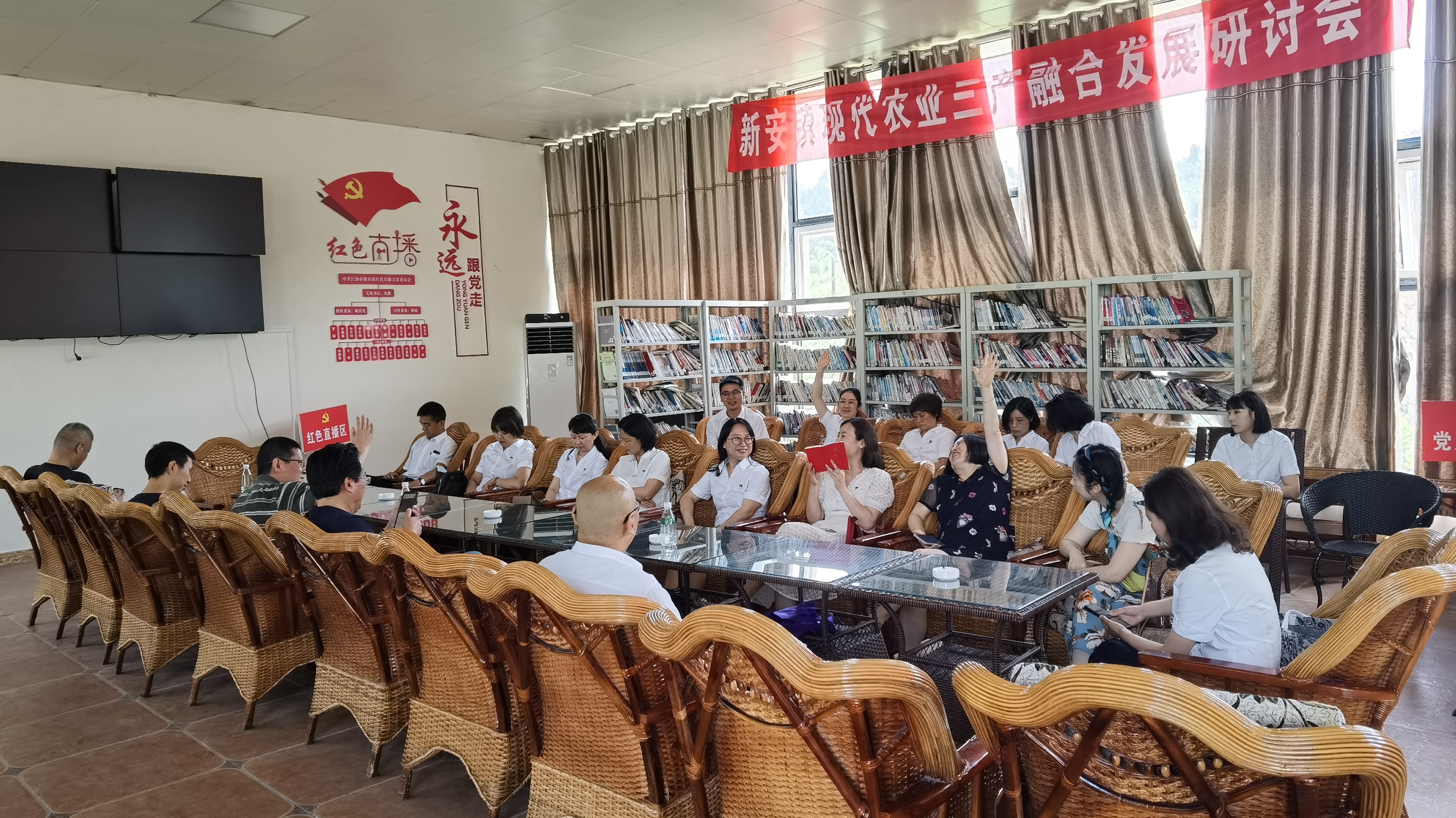 追寻红色记忆 传承红色精神  政法与武装部和工行科学城支行开展联合主题党日活动(图3)