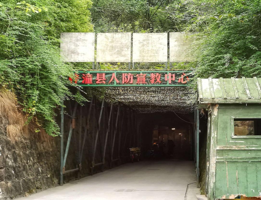 集体重访“两弹城”   再增尽责使命感(图3)