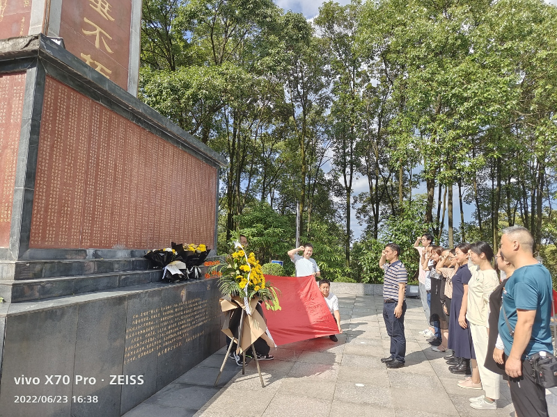 缅怀革命先烈 传承红色精神 九〇三医院综合党支部开展6月主题党日活动(图2)
