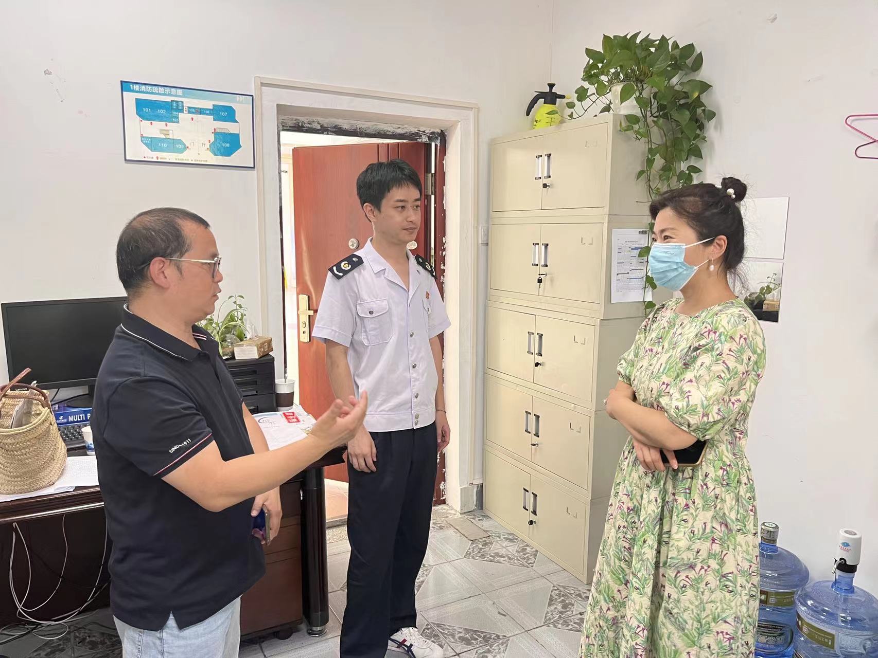 我为纳税人缴费人办实事系列之“一把手走流程”(图3) 我为纳税人缴费人办实事系列之“一把手走流程”(图3)