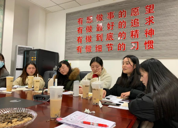 凝聚青春力量 交流共话成长——科学城一中开展2021年青年教师座谈会(图2)