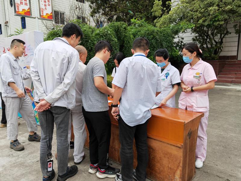 生命至上，守护未来 九〇三医院携手材料所工会开展第33个世界人口日主题宣传活动(图1)