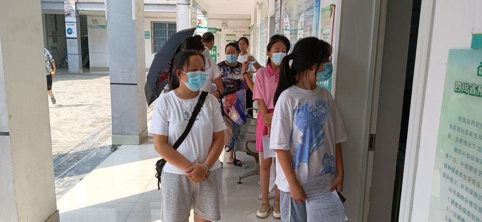 保民生 促健康--科学城在校适龄女孩HPV疫苗开始接种(图2) 保民生 促健康--科学城在校适龄女孩HPV疫苗开始接种(图2)