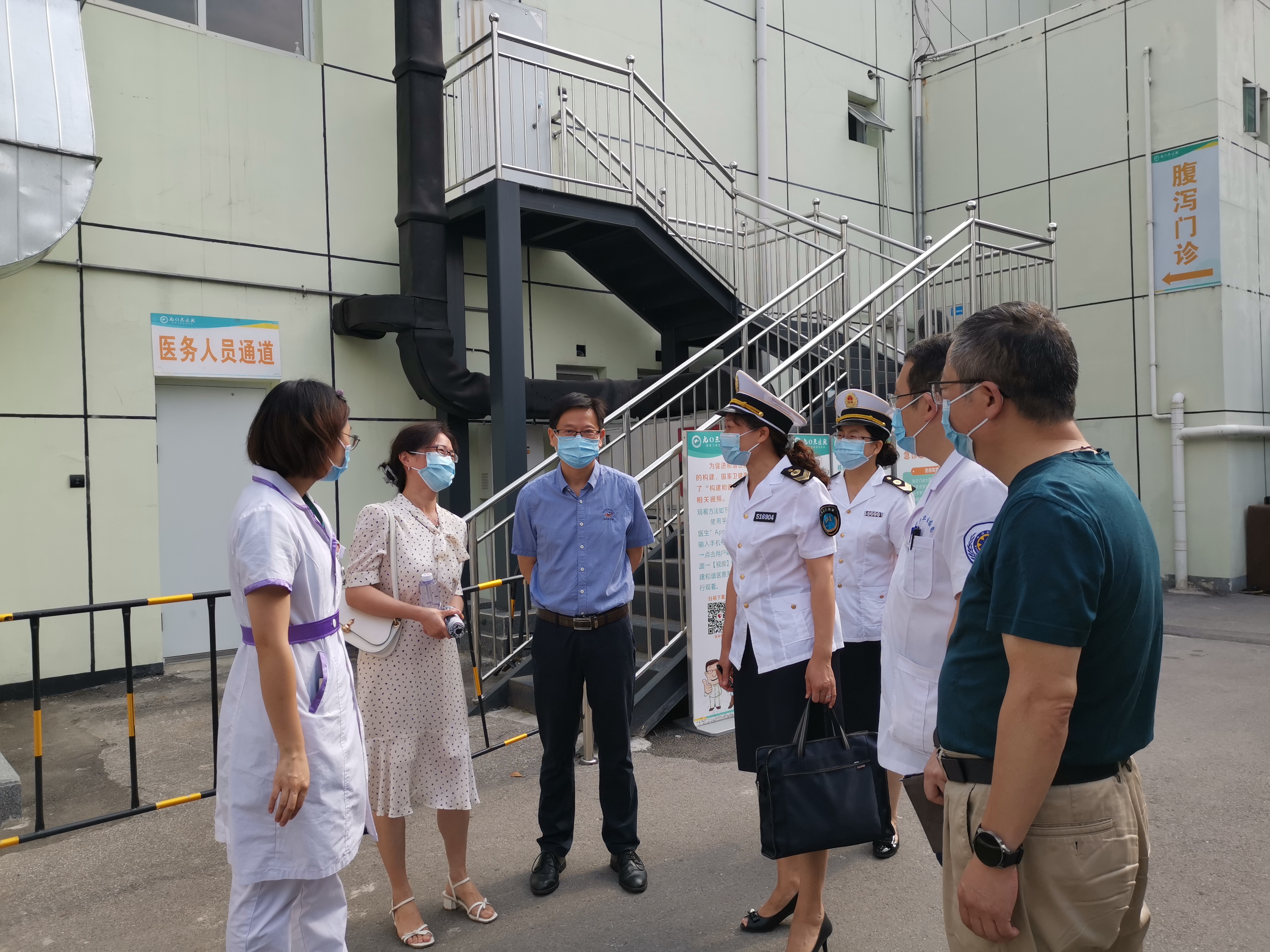 切实扎牢疫情防控网  全面开展疫情防控督查(图1)