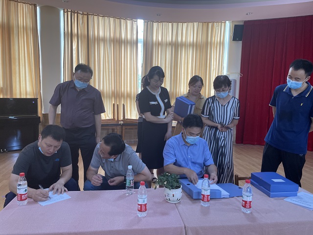 心系一线教职工  领导关怀暖人心(图4)