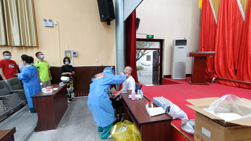 九〇三医院圆满完成中物院职工集中年休假返岗前大规模核酸检测(图1)