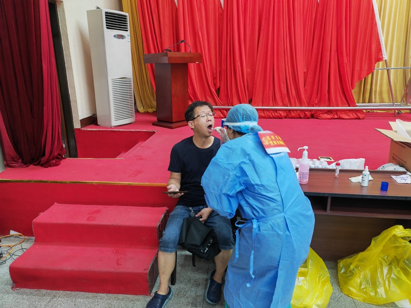 九〇三医院圆满完成中物院职工集中年休假返岗前大规模核酸检测(图3)