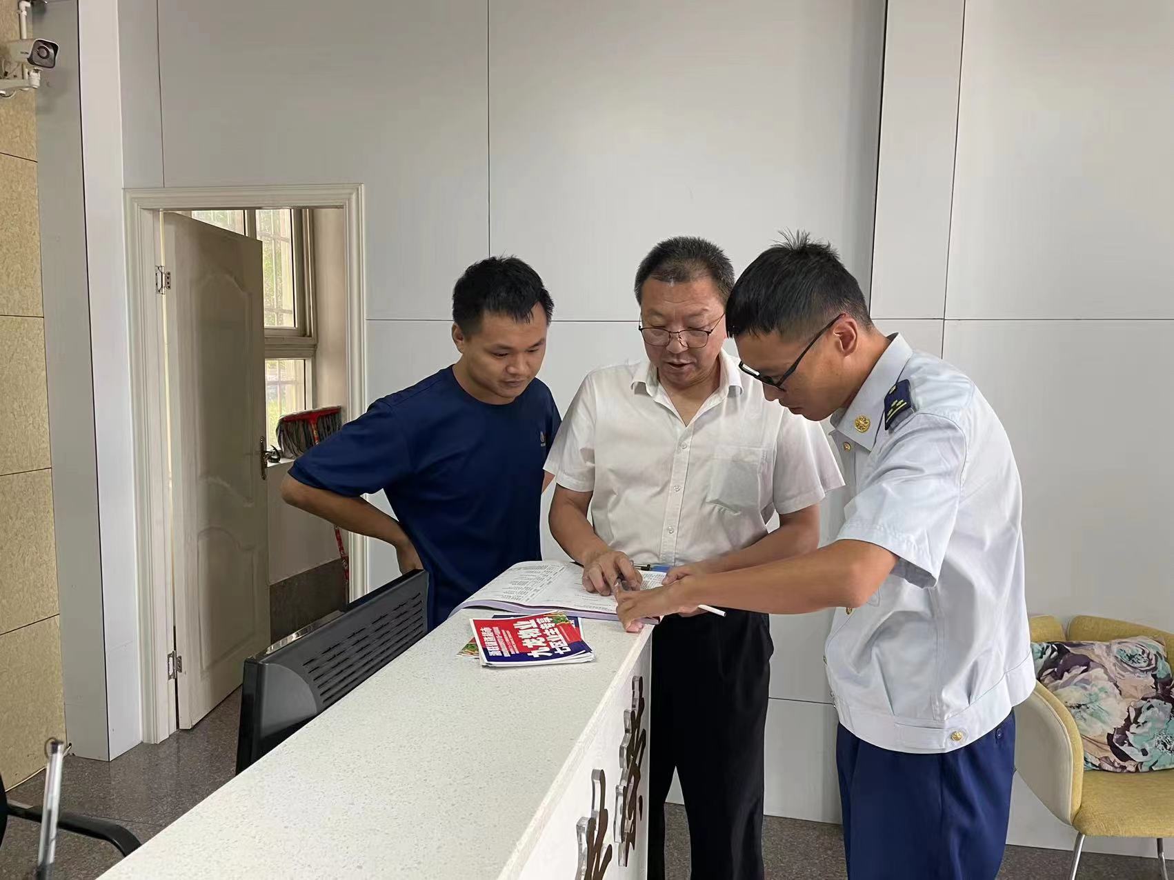 城管中心开展高温天气消防安全专项检查(图1)