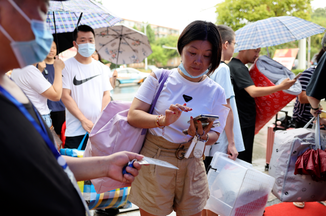 莘莘学子报到日 筑梦远航正当时——科学城一中高2022级新生顺利报到(图7)