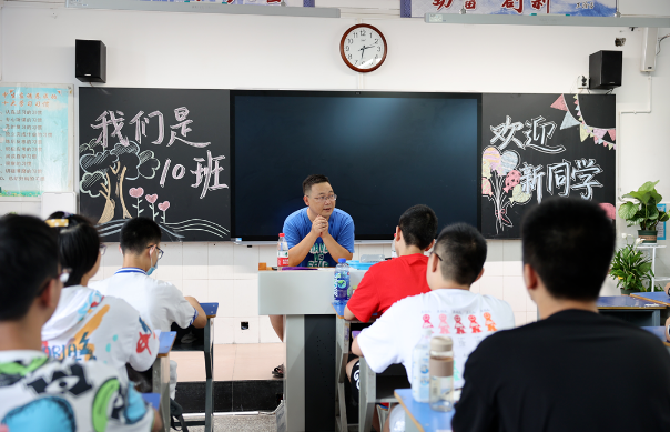 莘莘学子报到日 筑梦远航正当时——科学城一中高2022级新生顺利报到(图12)