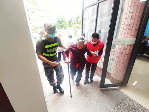 守护家园  冲锋在前——坚守疫情防控第一线(图6)