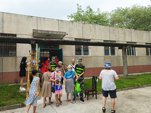 守护家园  冲锋在前——坚守疫情防控第一线(图5)