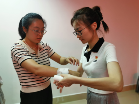 医疗与民政中心分工会举办2022年外伤急救绷带包扎培训及竞赛活动(图3) 医疗与民政中心分工会举办2022年外伤急救绷带包扎培训及竞赛活动(图3)